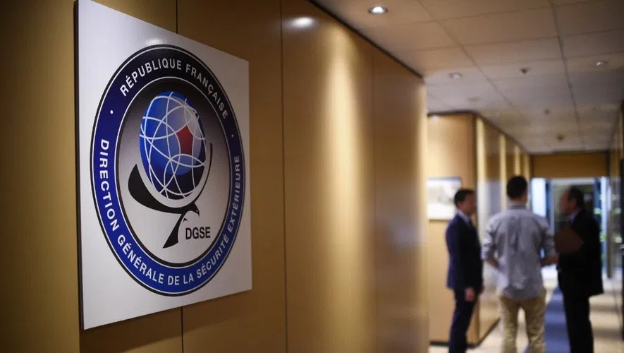 Casimir_Noir's tweet image. Le procès maçonnique de la loge  #athanor se déroule devant une cour d'assises spéciale.
La cour d’assises spéciale est composée de sept magistrats professionnels, un président entouré de six assesseurs.
(Très certainement sélectionnés en loge)