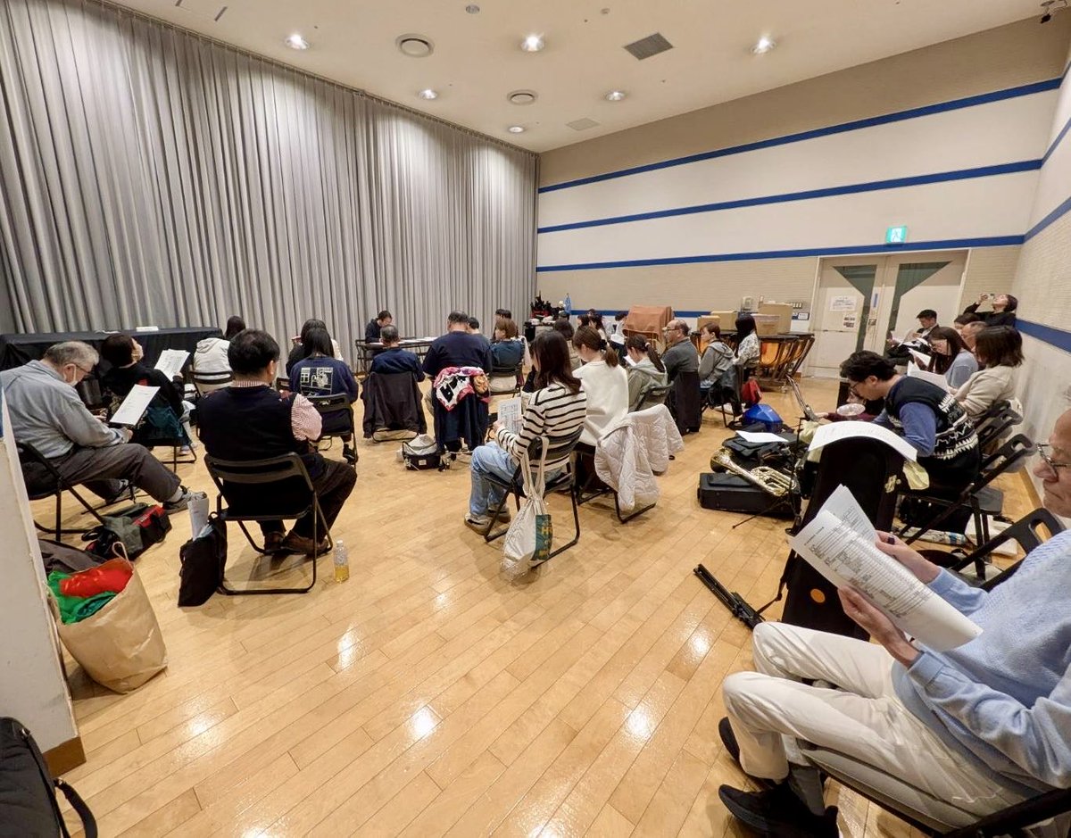 hakata_wind's tweet photo. 3月28日の練習風景🌸
嶽下先生と課題曲・自由曲の試奏を行いました🧸♪
協議の結果、自由曲は決定！課題曲は2曲まで絞られました🔥

まもなく新年度ですね🌷
博多ウインドでは新入団員を募集しております！
ぜひ一度見学にいらしてください🎶
お問い合わせはHPのメール、またはInstagram・XのDMへ💌 https://t.co/zxyoWQCngk