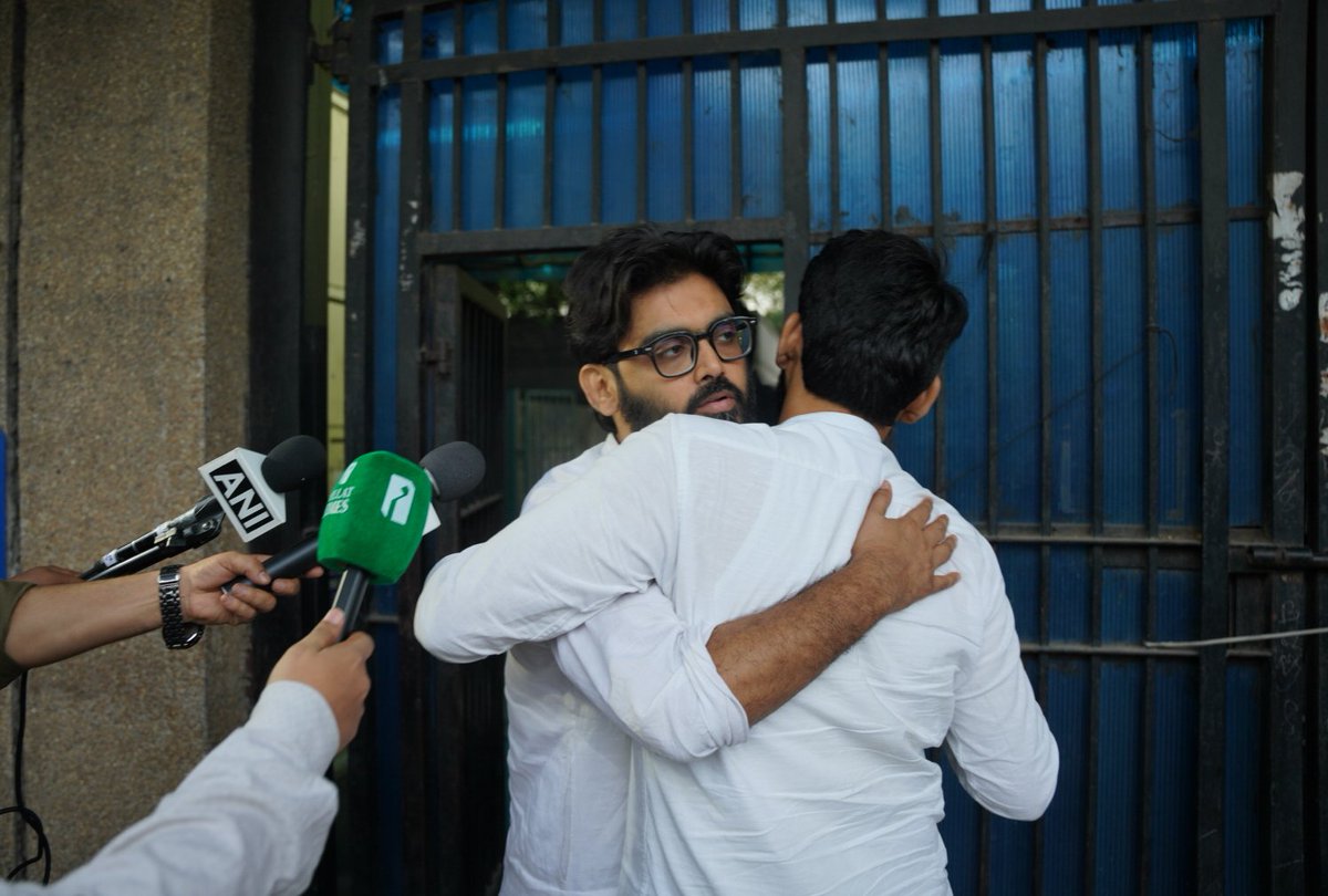 meerfaisal001's tweet photo. After being granted interim bail for 10 days, Sharjeel Imam has returned to Tihar Jail. Imam, a research scholar at Jawaharlal Nehru University in Delhi and a prominent figure in the protests against the Citizenship Amendment Act, has been incarcerated for six years following his arrest on January 28, 2020. He faces charges including sedition and provisions under the Unlawful Activities (Prevention) Act.

Photos by @meerfaisal001