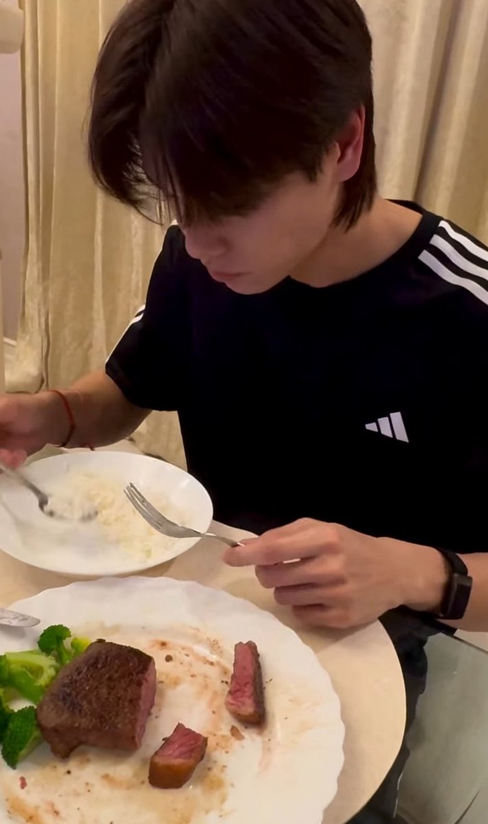 zee 🛼 tweet media