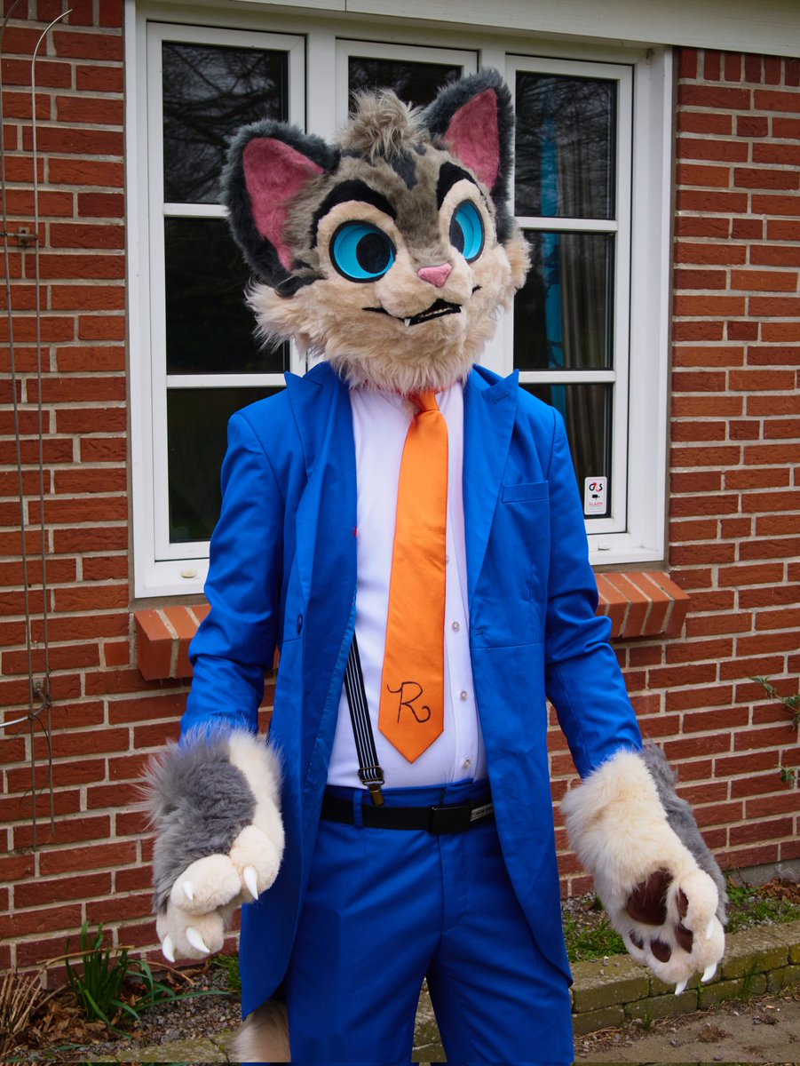 RustyTheFox25's tweet photo. I don't post on Twitter very often or on social media in general, anyways, here are some pictures of my latest finished fursuit/cosplay of Rocky Rickaby from #lackadaisy 
#rockyrickaby #lackadaisycosplay #lackadaisyrocky #lackadaisyshow https://t.co/QBEyvhbWeG