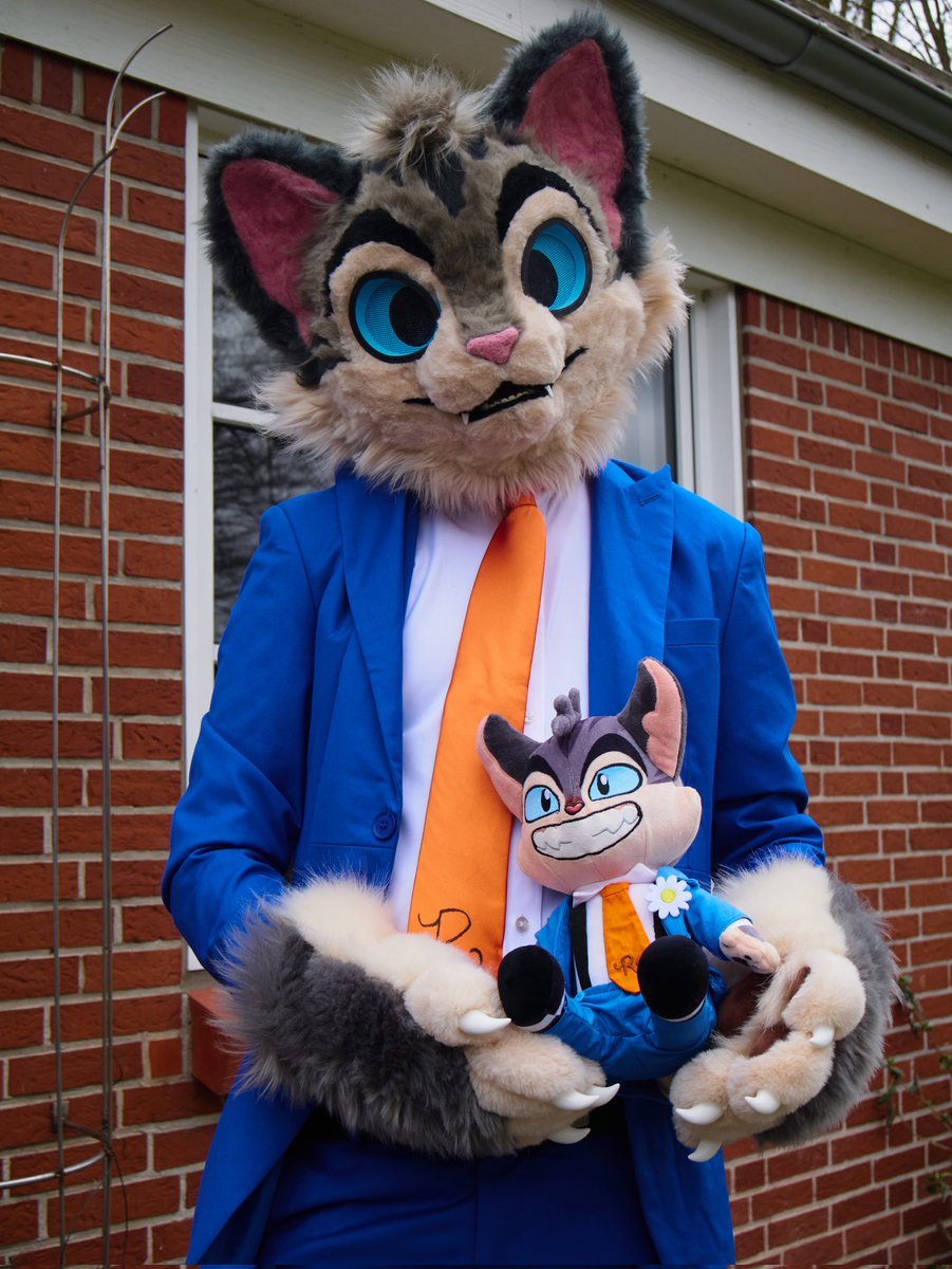 RustyTheFox25's tweet photo. I don't post on Twitter very often or on social media in general, anyways, here are some pictures of my latest finished fursuit/cosplay of Rocky Rickaby from #lackadaisy 
#rockyrickaby #lackadaisycosplay #lackadaisyrocky #lackadaisyshow https://t.co/QBEyvhbWeG