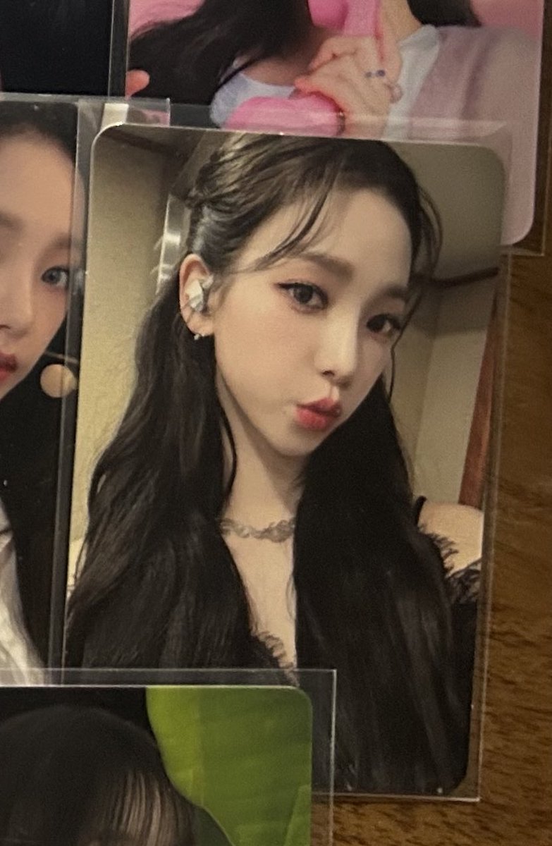 유리나 tweet media