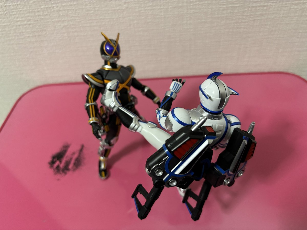 仮面ライバーカリバー tweet media