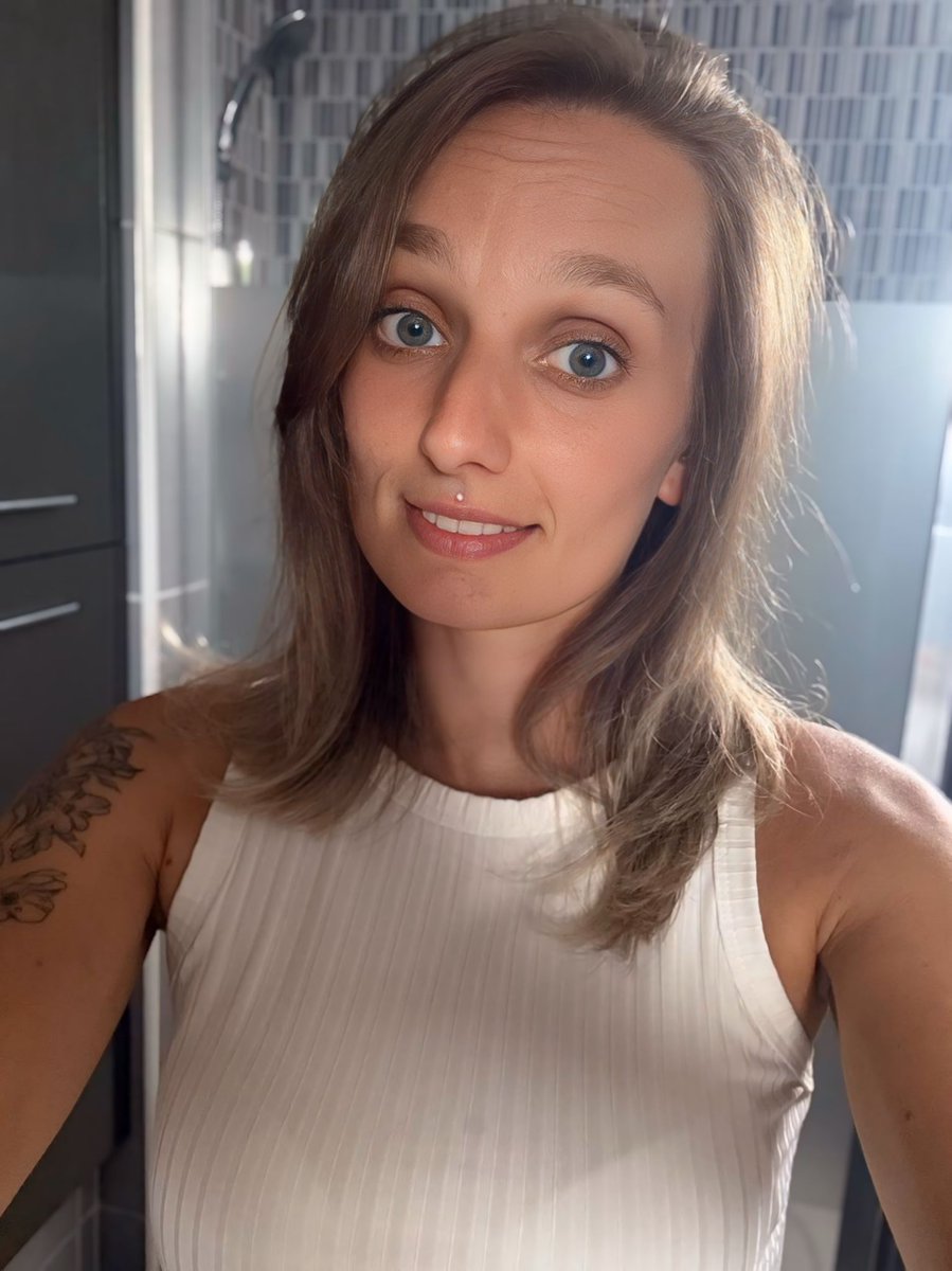 Lola l'infirmière 💉 tweet media