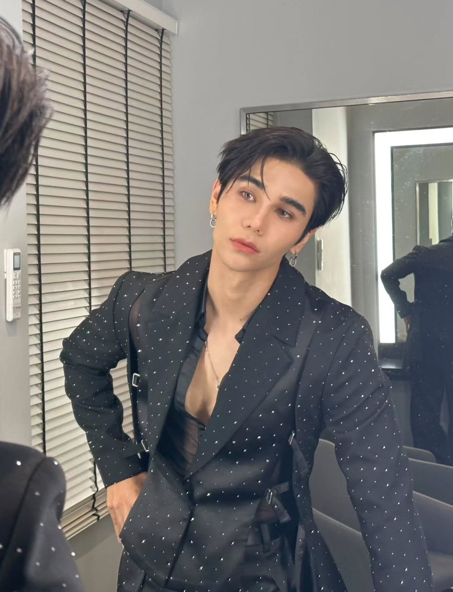 januaeve tweet media