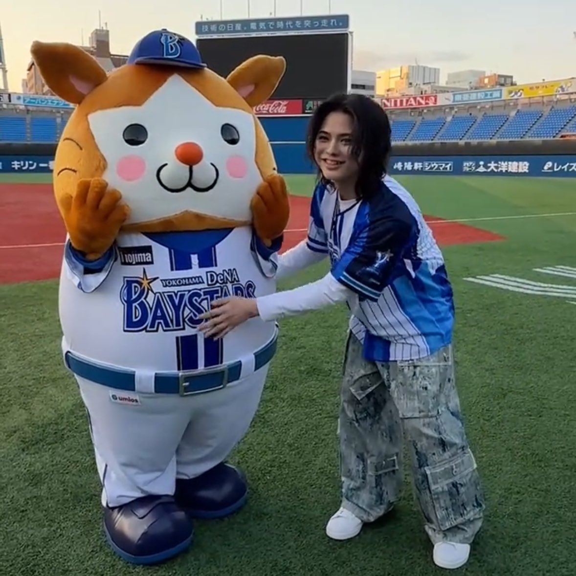 矢まる tweet media