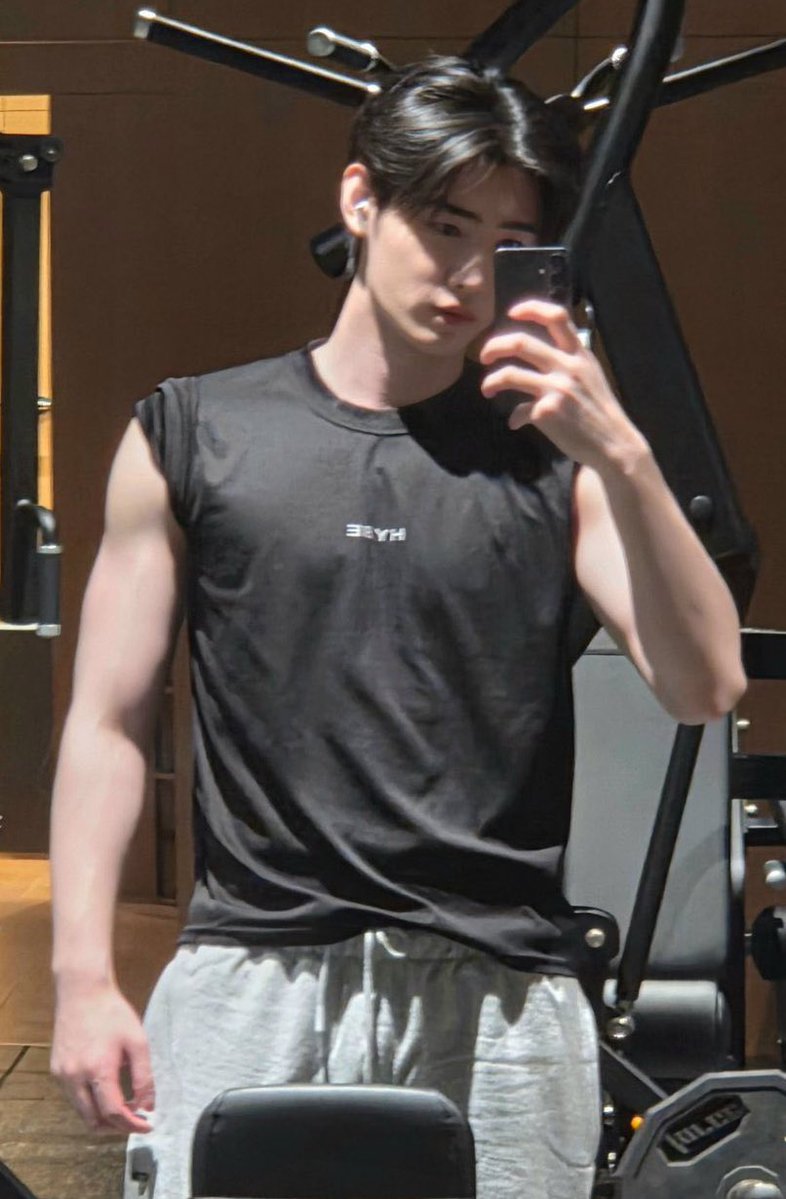 f • 🐝 tweet media