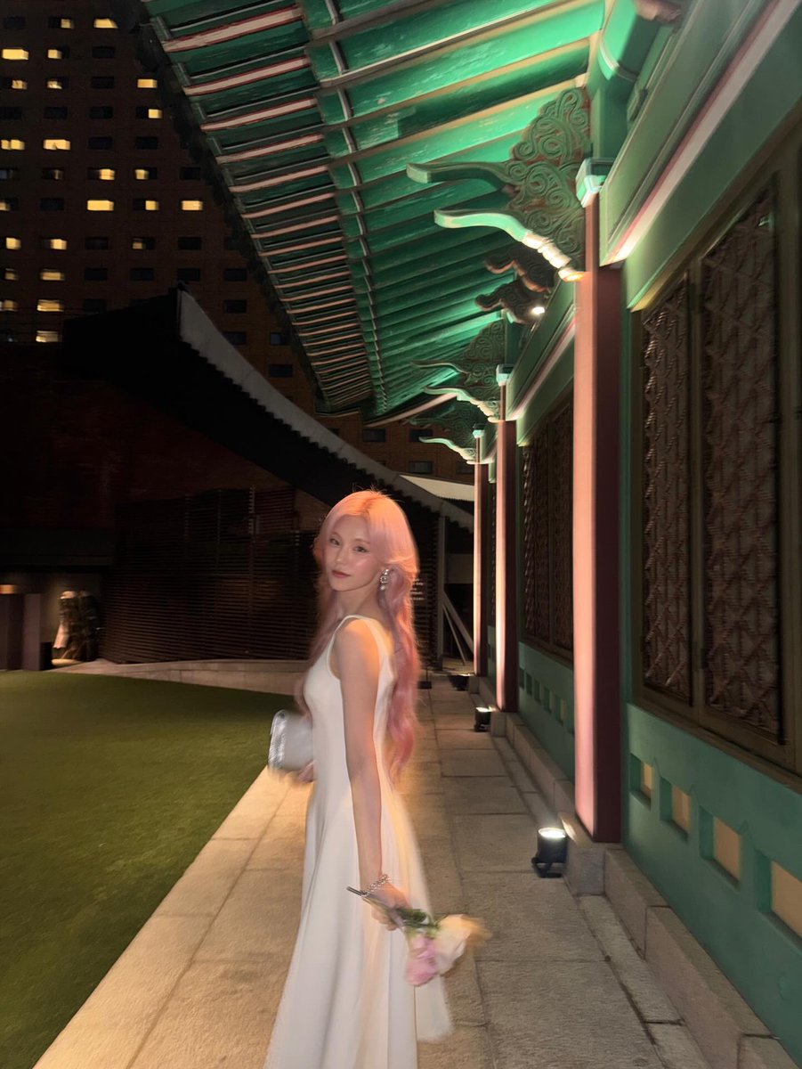 YJF1LES's tweet photo. yezyizhere instagram update https://t.co/QbbAegyGzA