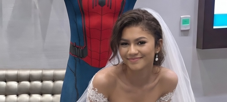 aestheticsguyy's tweet photo. Give a like to this spider couple or have a terrible 2026 https://t.co/30s699lV3m