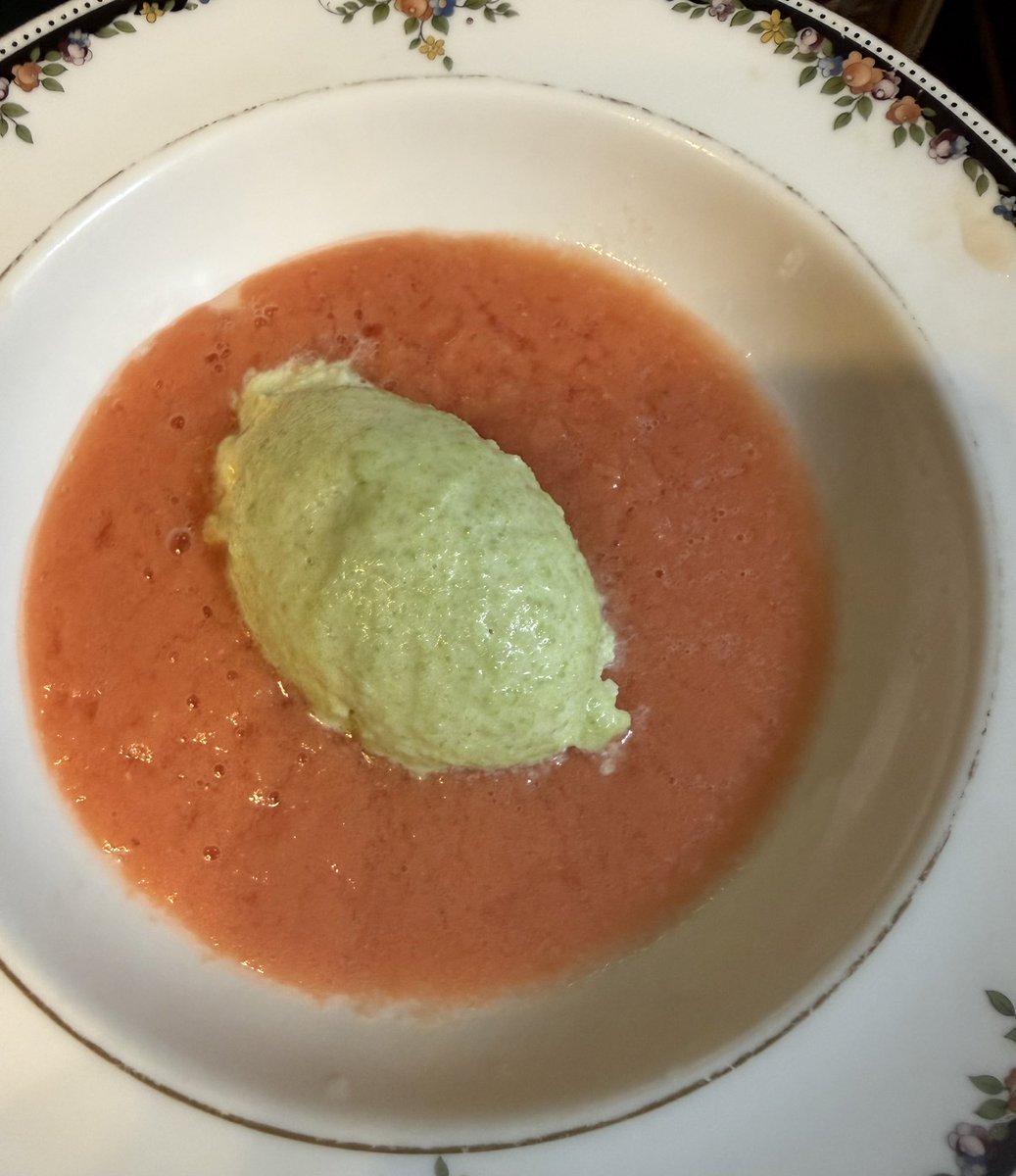 久しぶりの
空豆のムース
矢張りこの季節になると
無性に食べたくなります
空豆は茹で過ぎ位が
美味しいですね