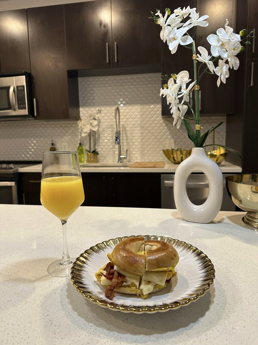 𝒞ℋ𝒜𝒩ℰℒ tweet media