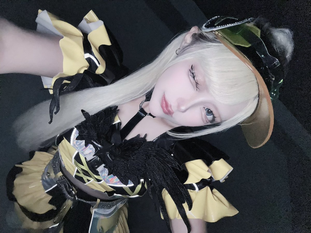 目を離すとたんぽぽになってるガキ🦴 tweet media