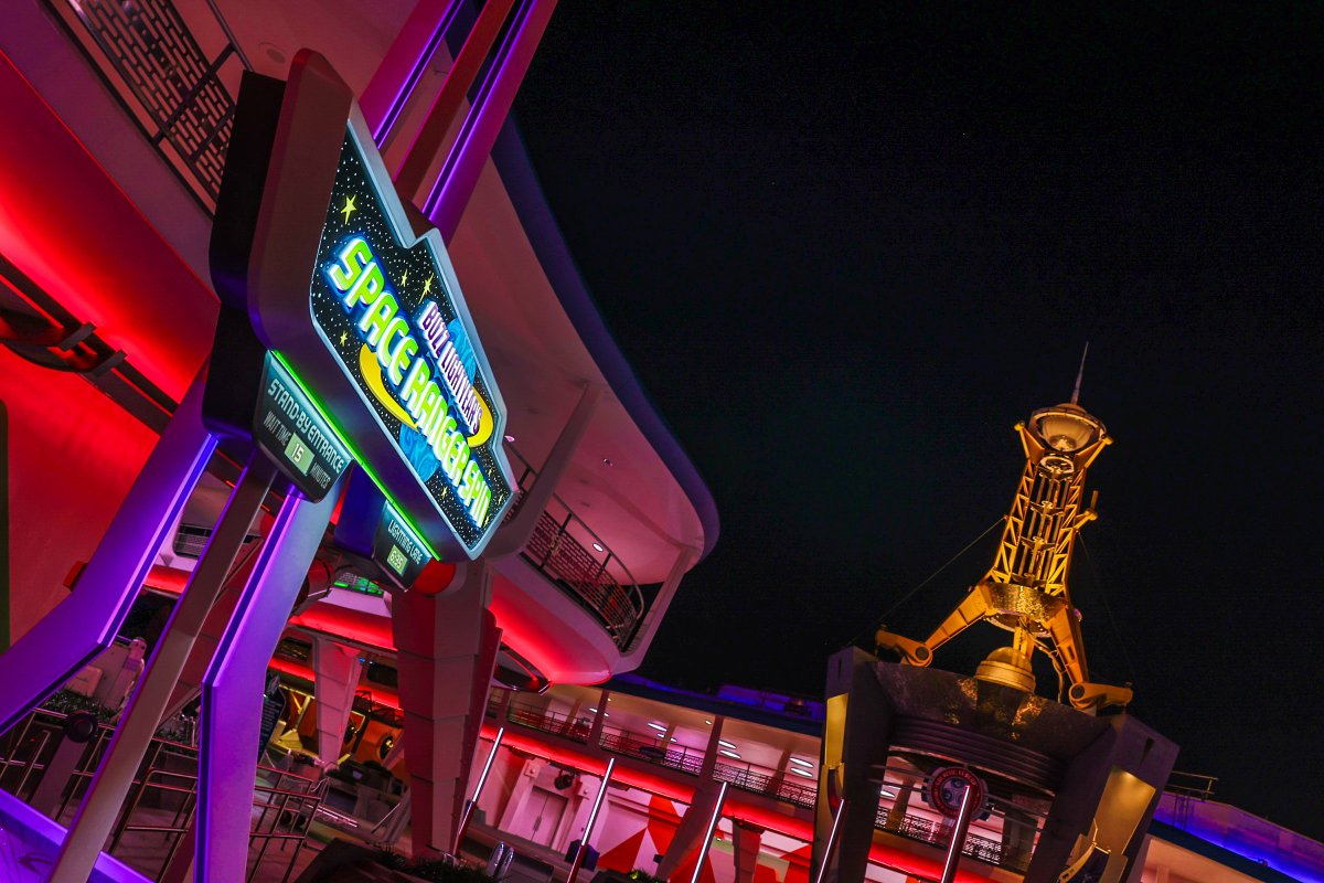 DisneyParks's tweet image. Calling all Space Rangers 🧑‍🚀 Enjoy a first look of the Buzz Lightyear’s Space Ranger Spin marquee at Magic Kingdom 🚀✨