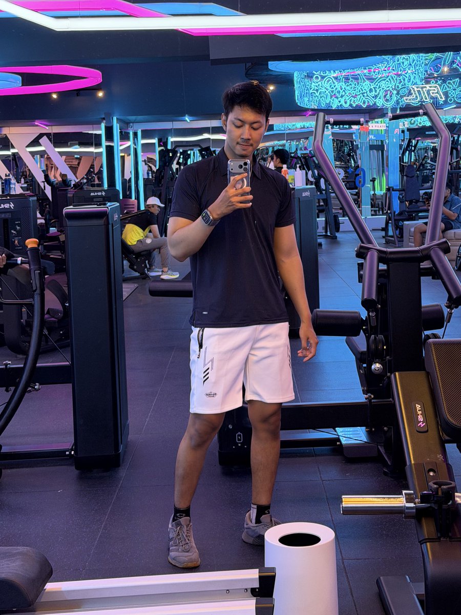 dede hanen tweet media