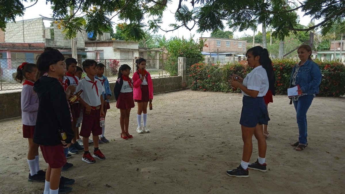 La Educación en #Guàimaro se fortalece con la formación de las nuevas y futuras generaciones de maestros un ejemplo es esta joven estudiante. Muchas felicidades.
#CubaMined
#PorCamagüeyTodo