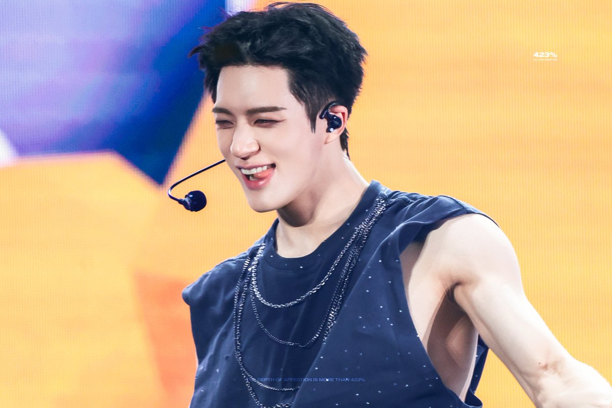 𝟰𝟮𝟯% tweet media