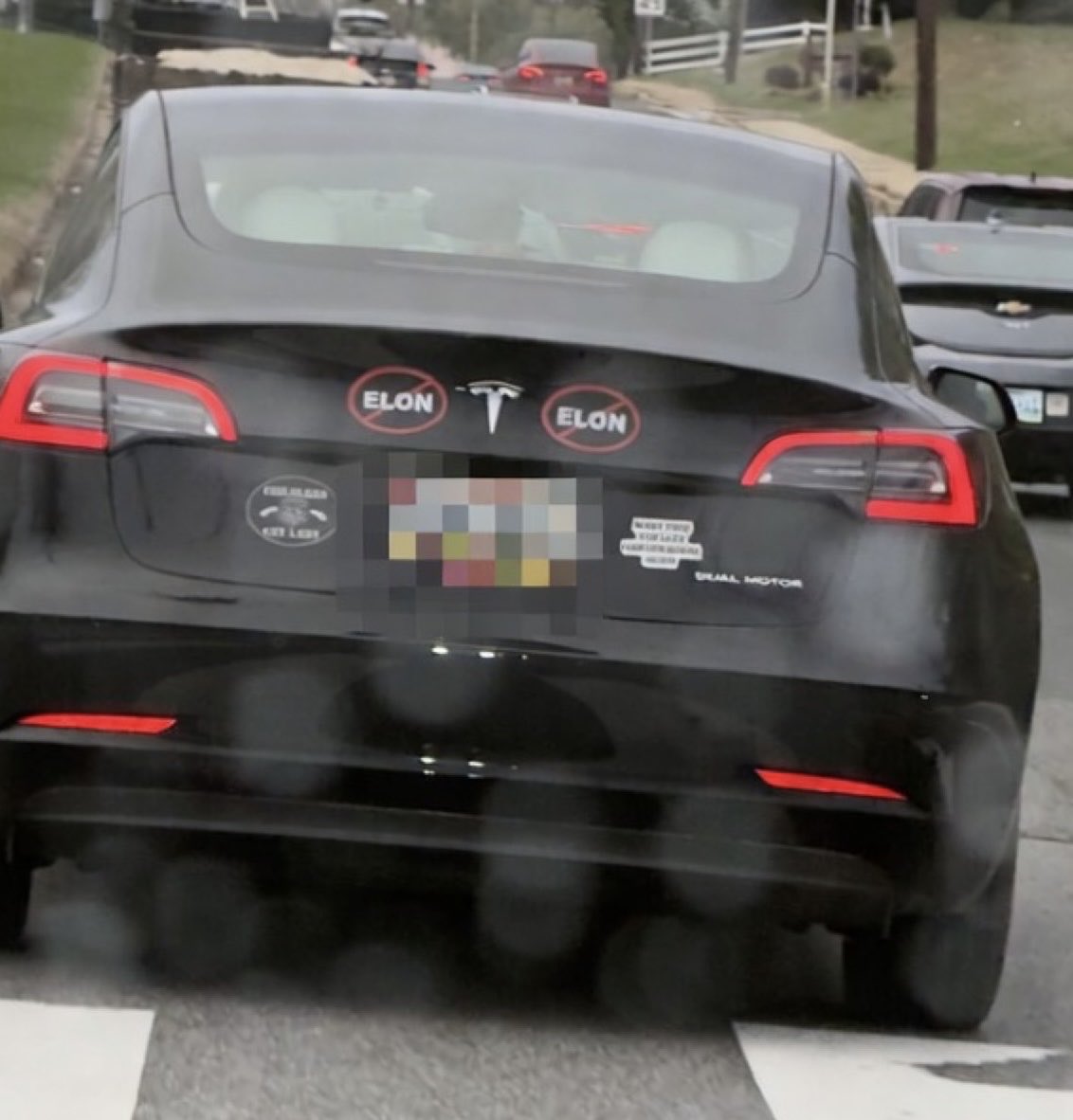 Why…it’s so dumb that you have to let people know that you dislike Elon@tesl