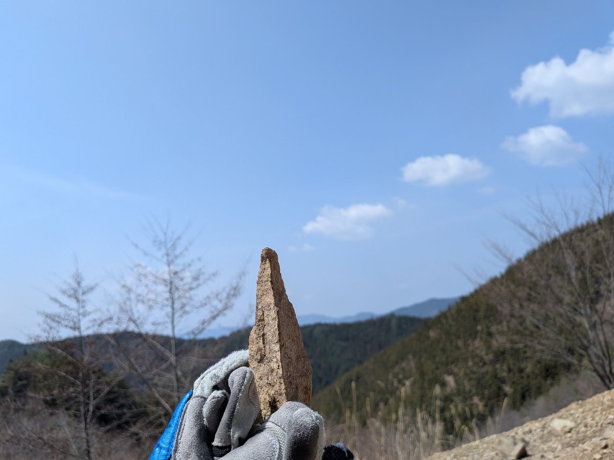 タイヤを切り裂く為だけに落ちてた石 交わせてよかった💦