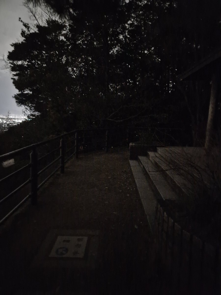 Jonpetit tweet media