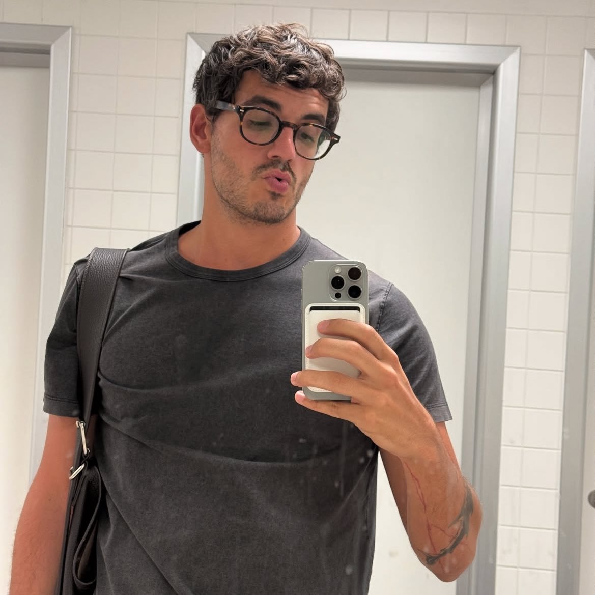 simón (very slow) tweet media