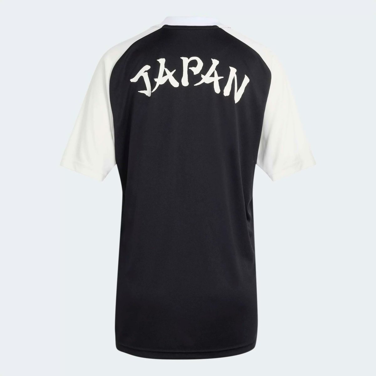 🇯🇵 This long-sleeved Japan pre-match top is absolutely gorgeous