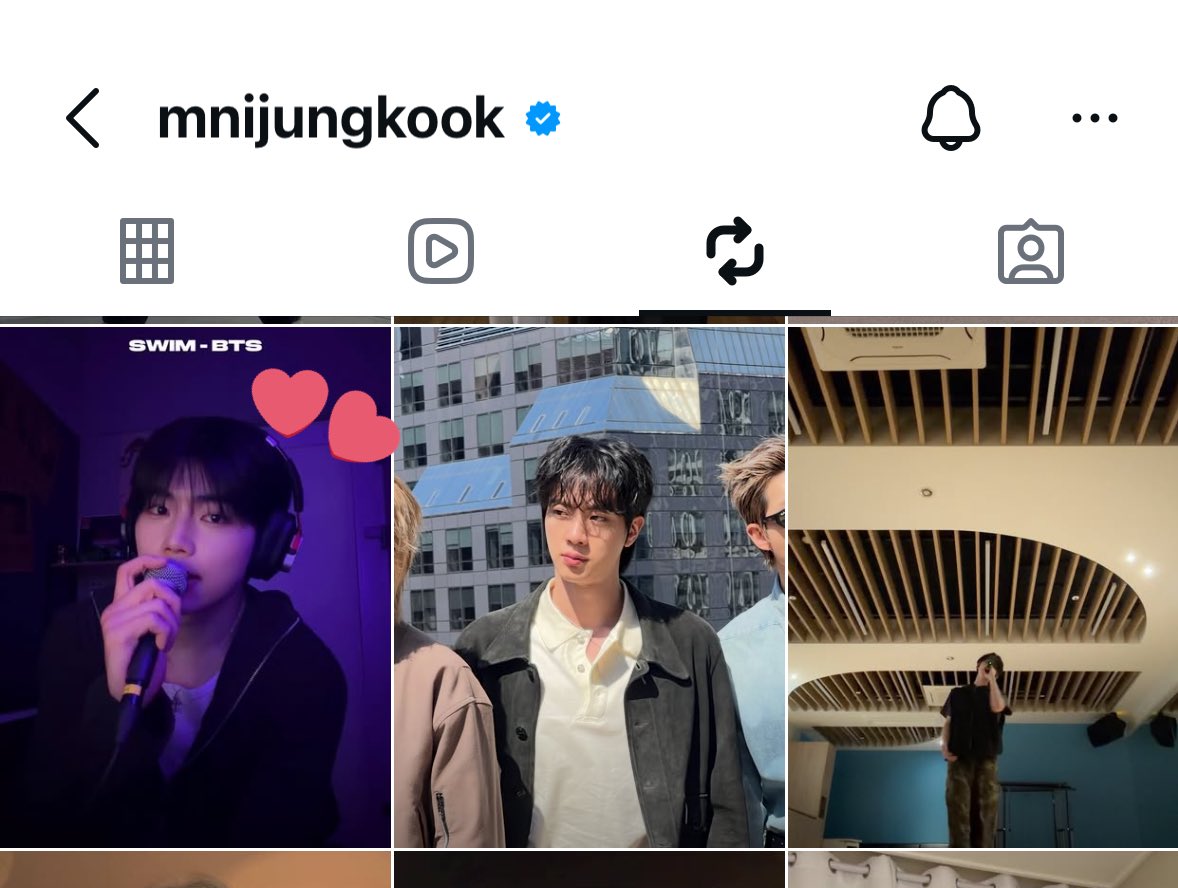 tori 🐬 tweet media