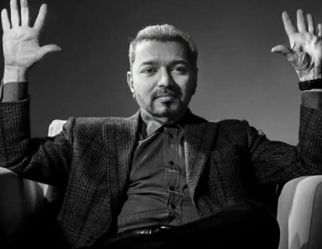 அப்பாவுக்கு 3 கோடி கடன் குடுத்துருக்கேன்.

அம்மாவுக்கு  87 லட்சம் கடன் குடுத்துருக்கேன்.

மனைவிக்கு 12 கோடி கடன் குடுத்துருக்கேன்.

மகனுக்கு 8 லட்சம் , மகளுக்கு 4 லட்சம் கடன் குடுத்துருக்கேன்.

- இப்படிக்கு உங்கள் விஜய்