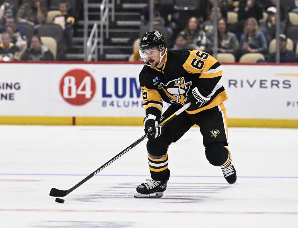Another HUGE night of Bucs and Pucks🏴‍☠️🏒

Pirates-Reds
⏰ 6:40pm ET
Braxton Ashcraft and Chase Burns take the mound 👀

Pens-Islanders
⏰ 7:00pm ET
Erik Karlsson having one of the greatest stretches of his career to keep the Pens in the playoff race. Geno and Sid return❓🤔

LOCK