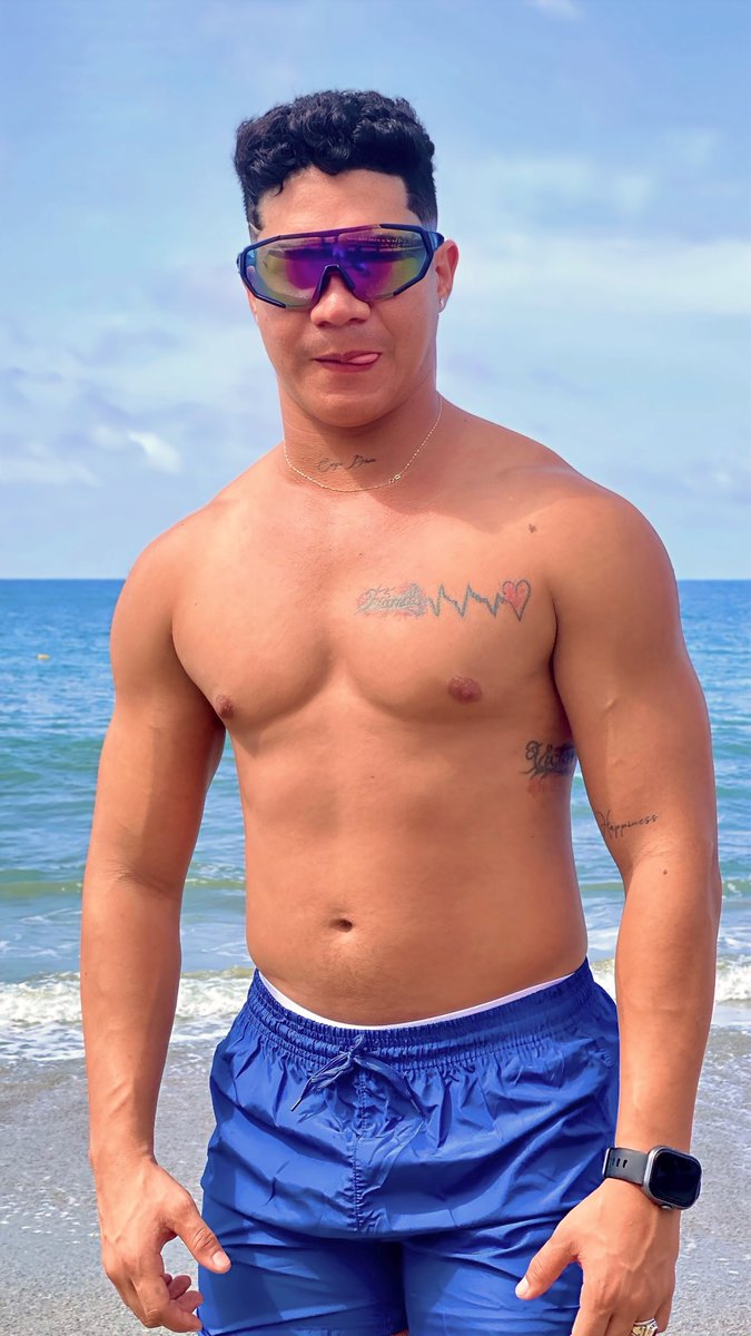 onlywalter_'s tweet photo. Will you accompany me to the beach? 😏🔥

Me acompañas a la playa? 😏🔥 https://t.co/ye6AZd8xz9