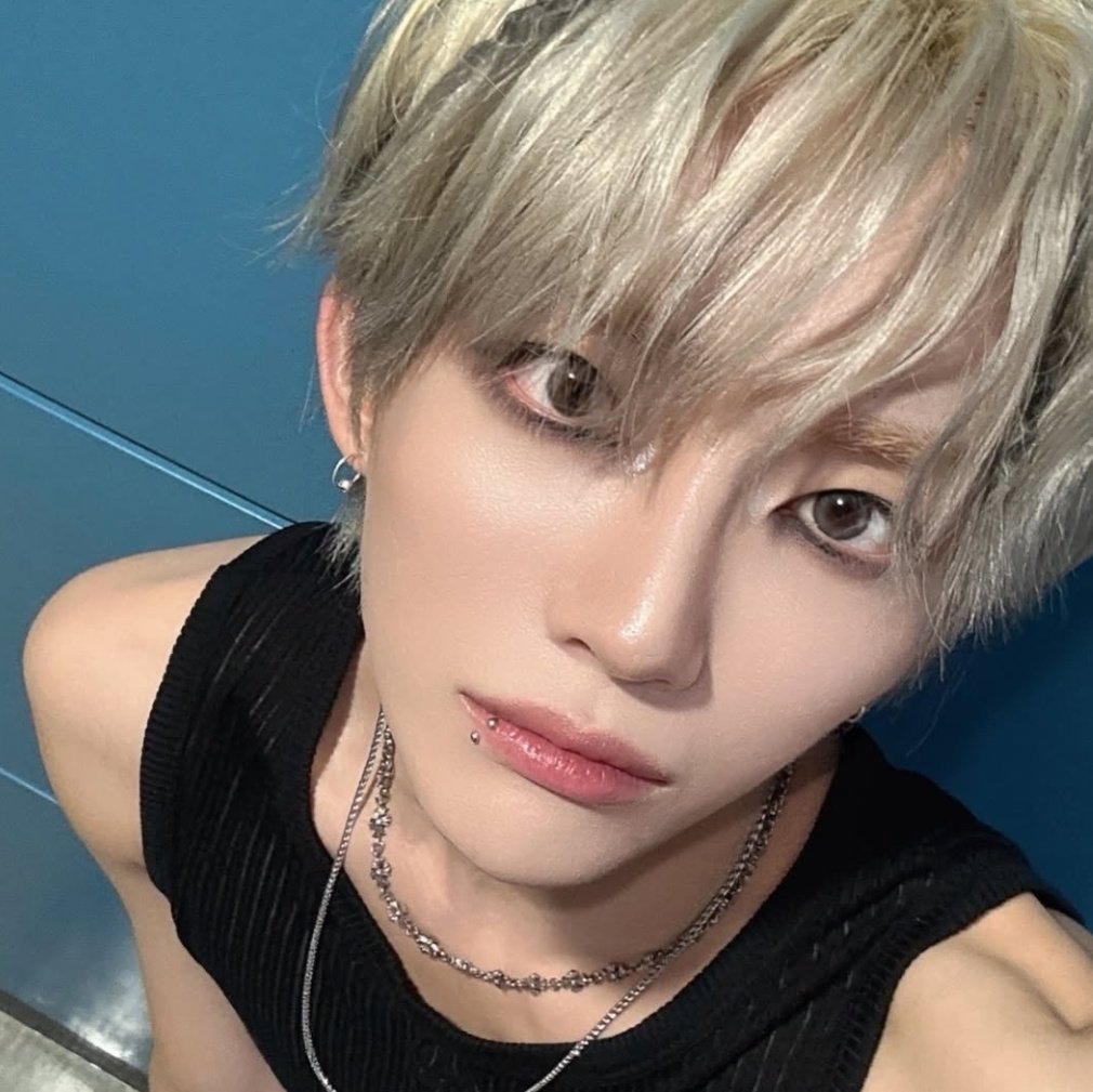 Softwon___'s tweet photo. A bit late 
[ #ieninselcaday #ninei #vahn #나인아이 #반 #아이닌 #lavin #래빈 ] https://t.co/Pbq7PgqJQ6