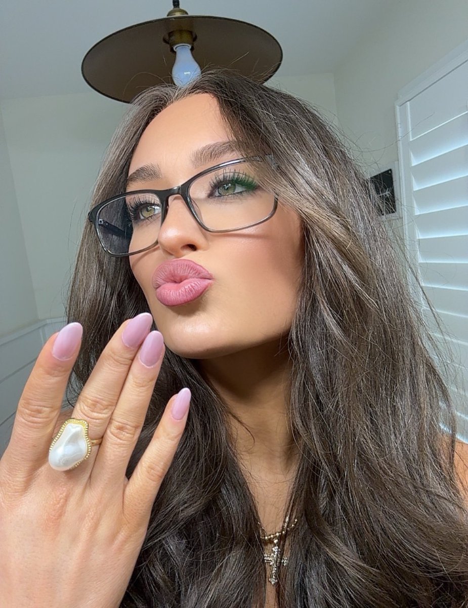 Lauren Maxwell tweet media