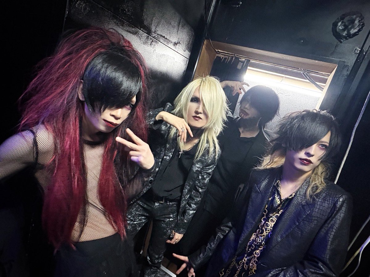 lessfear_info's tweet photo. 2026.3.30 心斎橋SHOVEL
LESSFEAR -SETLIST-
1.MORTAL
https://t.co/RWxSAa5obZ
2.残響
https://t.co/LYF1IE4kkf
3.RAGE
https://t.co/Tx3apk0v97
4.ONYX
https://t.co/RyLzeLOKxw
5.Bug
https://t.co/wFLIlOnTe6
ご来場いただきありがとうございました🐍
#lessfear https://t.co/NATHdBsf2r