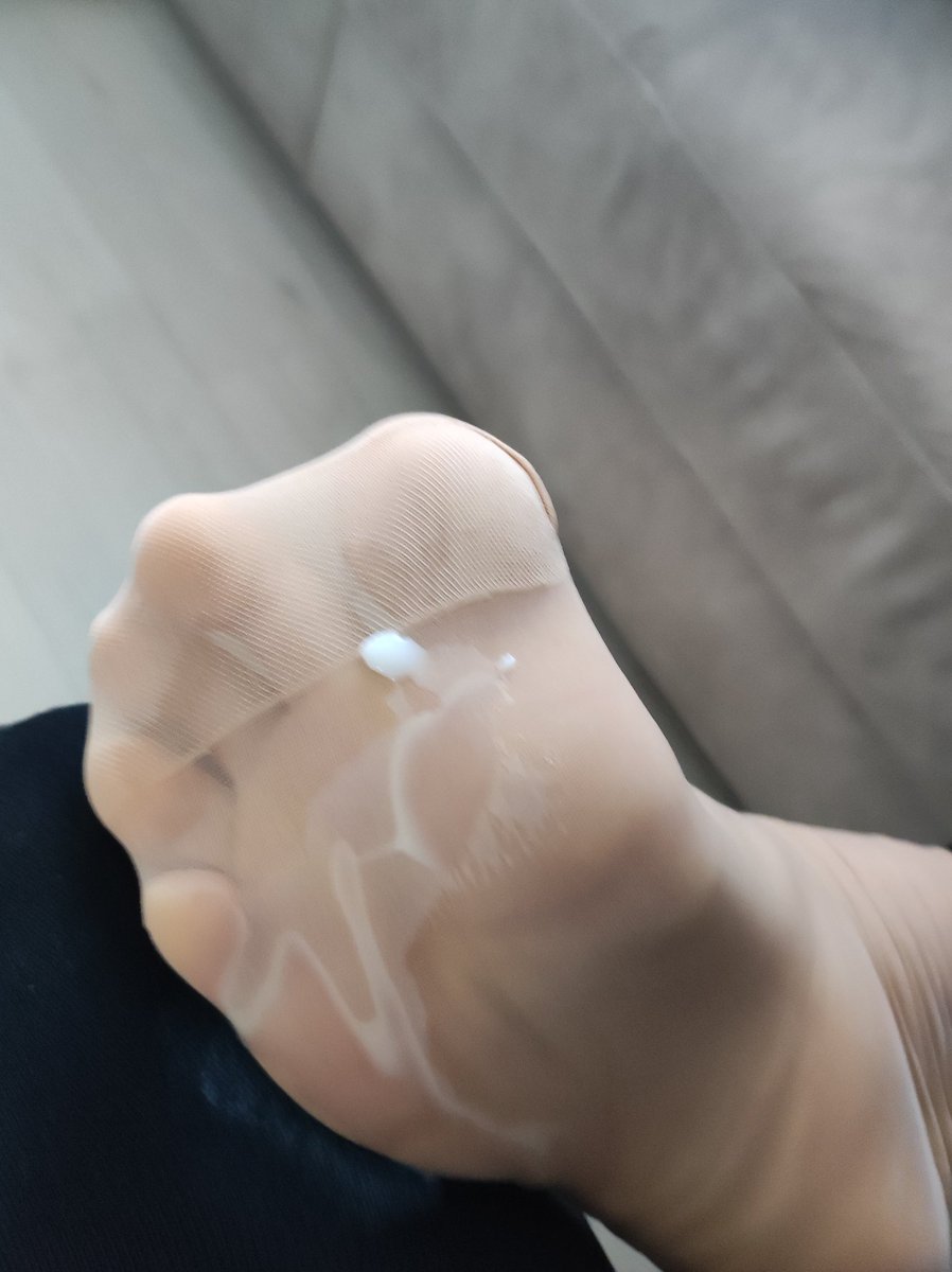 Miss_Giady's tweet photo. If you don't look at my arched feet you will end up like him😈 #feetworshi̇p #footfetısh #footjob #highheels #joi #feet #feetfetısh #foot #heeljob https://t.co/v7nXgm9r7J