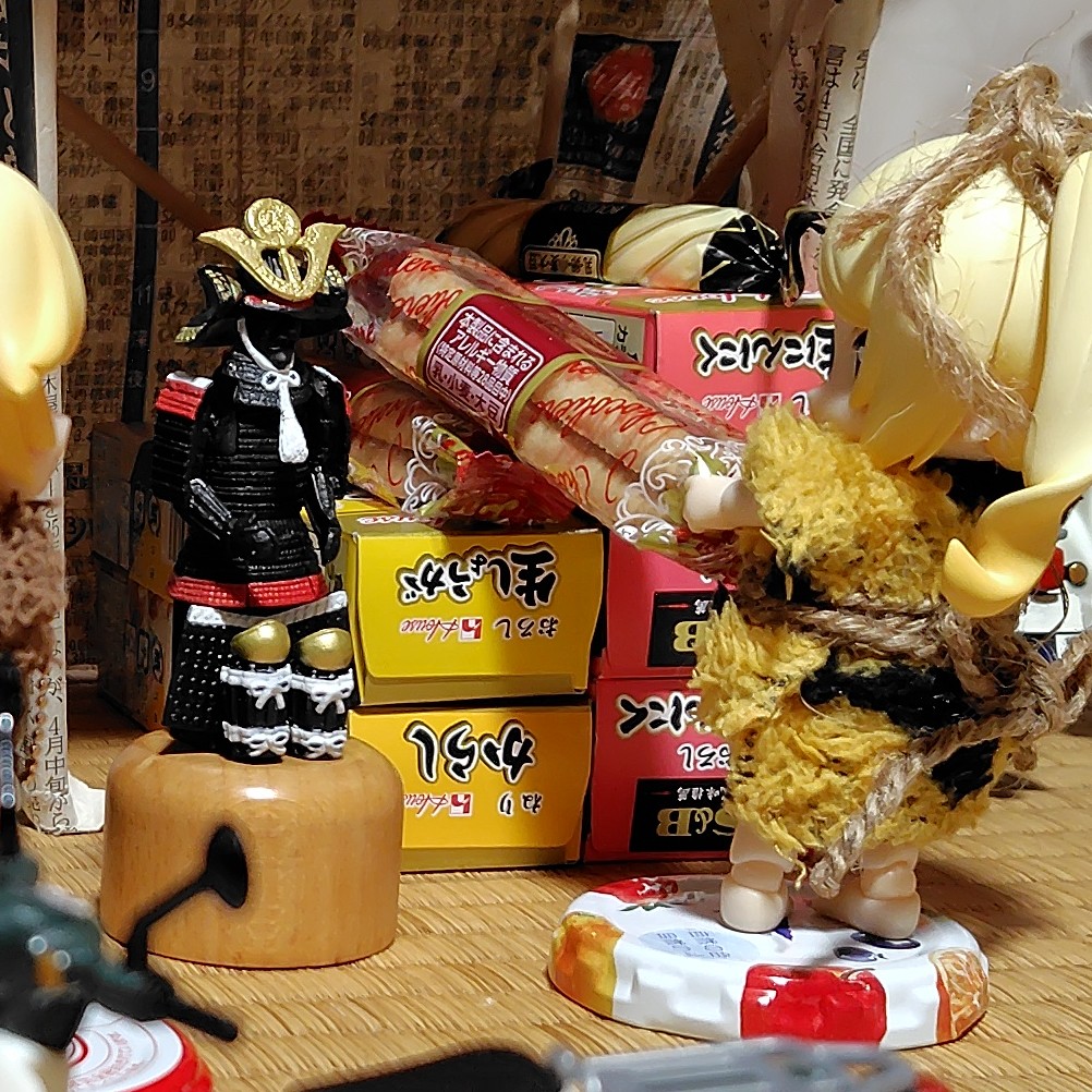 ちすっ。
お菓子ちょうだい。

お！何コレ！甲冑じゃん！
いいじゃんいいじゃん！マジサイコー！
買わんけど。
 #キューポッシュ