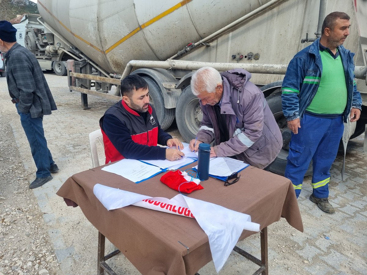 GthmIlce's tweet photo. Bakanlığımızca 2026 yılında yürütülen #TAKE projesi kapsamında İlçemiz Dağbeli, Bademağacı ve Akkoç Mahallelerindeki üreticilerimize %75 hibeli #SertifikalıNohutTohumu dağıtımı gerçekleştirdik.
Üreticilerimize Hayırlı Olsun. 
@ErkannCakar
@FratErkal 
@unalcakici07 https://t.co/jZ2C79wVon