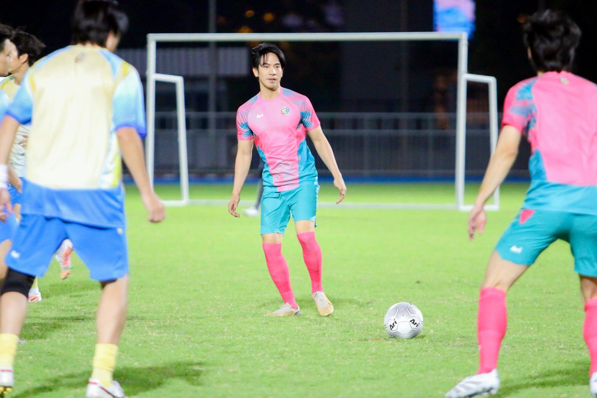 “เกรท – โป๊ป – กลัฟ - เก้า” นำทีมซ้อมฟาดแข้งฟุตบอล งานมหกรรมฉลองครบรอบ 56 ปี ช่อง 3 Land Dom 4 เมษายนนี้เจอกัน!

อ่านข่าวเพิ่มเติม
📍web.facebook.com/aroundent/post…

ห้ามพลาดกับการแข่งขันในวันเสาร์ที่ 4 เมษายนนี้ ณ สนามกีฬาแห่งชาติ (ศุภชลาศัย) เด็ดขาด! โดยจะมีการแจกบัตรฟรี (ไม่มีจำหน่าย)