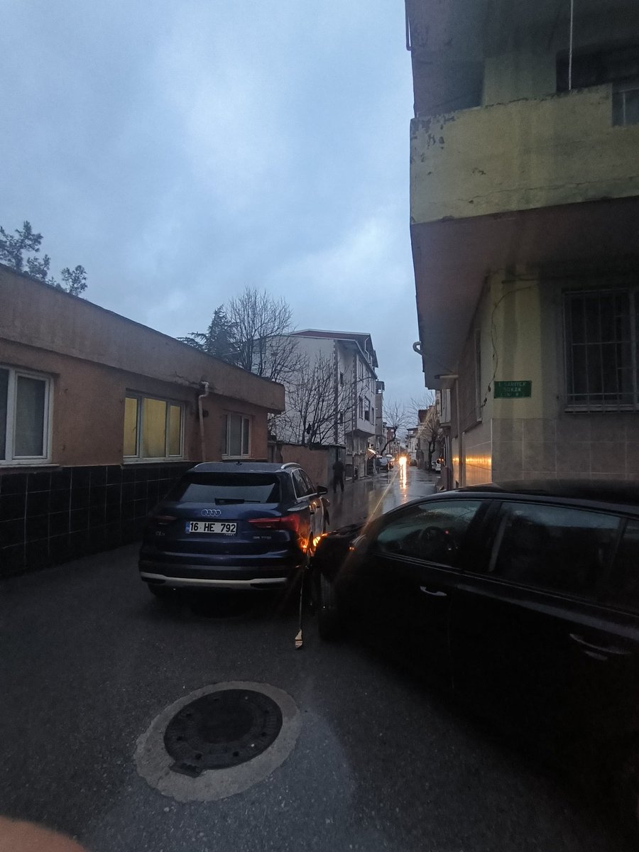 tlhevci's tweet photo. sokakta ilerlerken başka bir sokağa doğru sağa dönüş yapmak için yavaşlayıp aracın burnunu çıkardım sol taraftan yüksek hızla gelen araç aracımın sol ön kısmına çarptı bunun etkisiyle aracım sağ tarafa sürüklenip kayata çarptı darbe sonucu aracımın sağ tarafındaki airbag açıldı+ https://t.co/ZFWtPsAjre