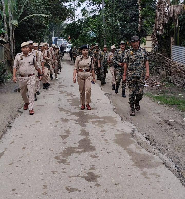 MajuliPolice's tweet photo. Area domination and naka checking are being carried out across Majuli under the supervision of SSP Majuli.

 Strict measures are in place to maintain law &amp; order.

Public cooperation is solicited.
@assampolice 
@DGPAssamPolice https://t.co/YhySZK8nGF