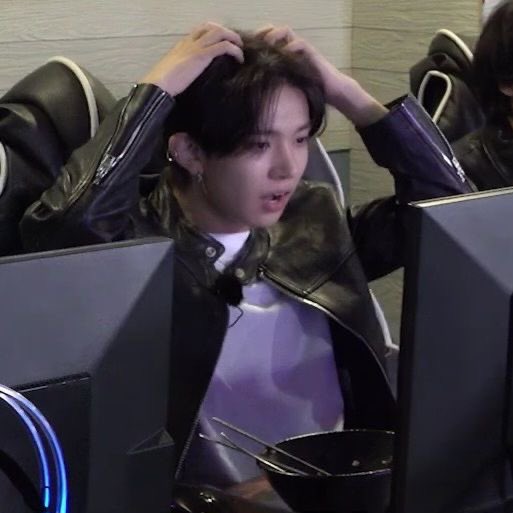 郑, Hayes. tweet media