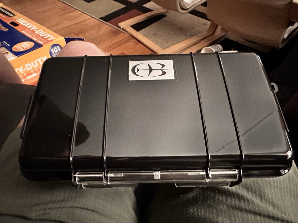 ButlerWatchCo's tweet photo. A customer shared these photos from unboxing his Skymaster Patriot watch. https://t.co/9VrJtb7Y6M