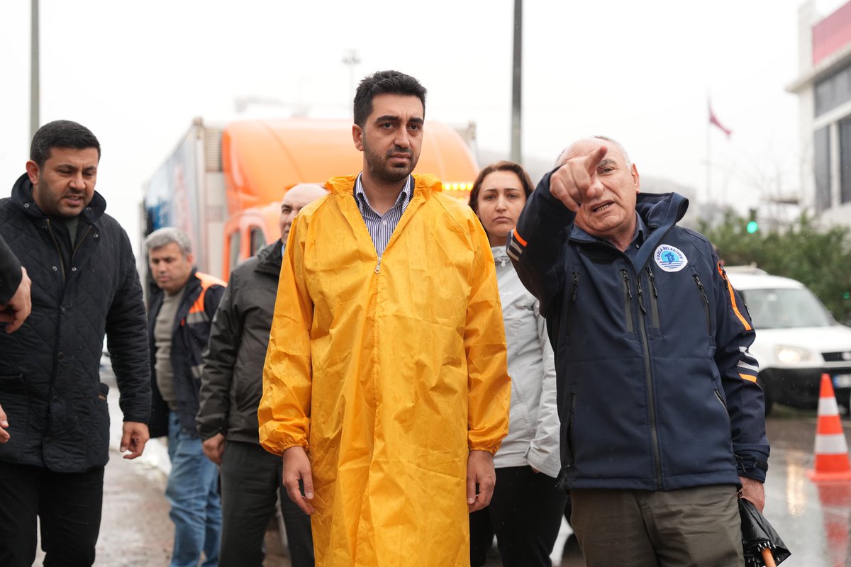 erenalibingol's tweet photo. İstanbul son zamanların en uzun süreli yağışlarından birini alıyor.

Tüm arkadaşlarımız sahada İBB ile koordinasyon içinde büyük bir özveriyle gerekli önlemleri alıyor, su baskınlarına anında müdahale ediyor.

Lütfen gerekmedikçe trafiğe çıkmayın ve yollarda çok daha dikkatli olun.