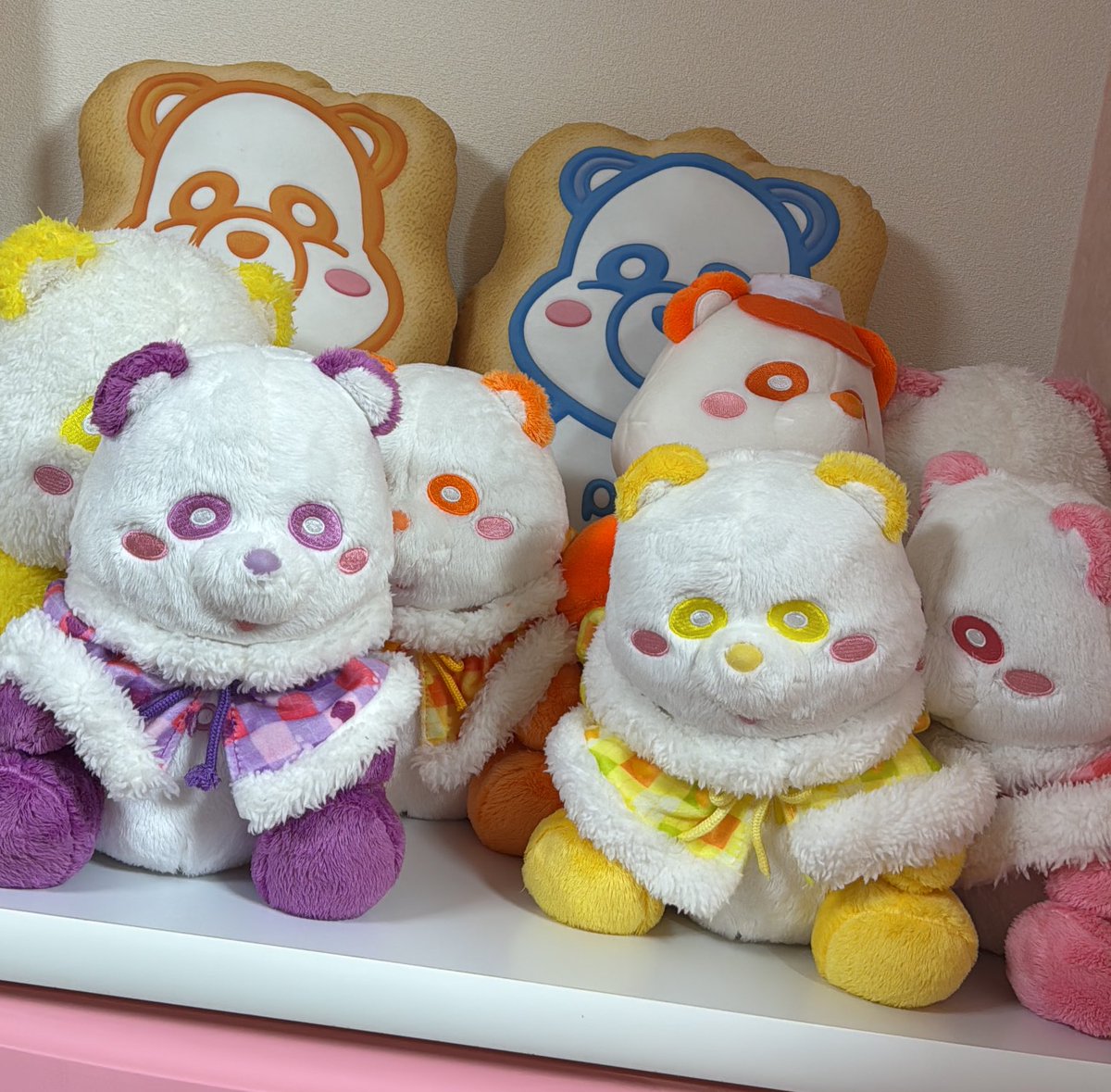 HDKaika's tweet photo. お部屋整理のため、グッズお譲り出そうと思ってます！！

写真はほんの一部なんですけど、
リクエストあれば写真撮ります！

探してるグッズある人いれば、
持っていればお譲り予定です！ https://t.co/1Tm4ggoF8Y