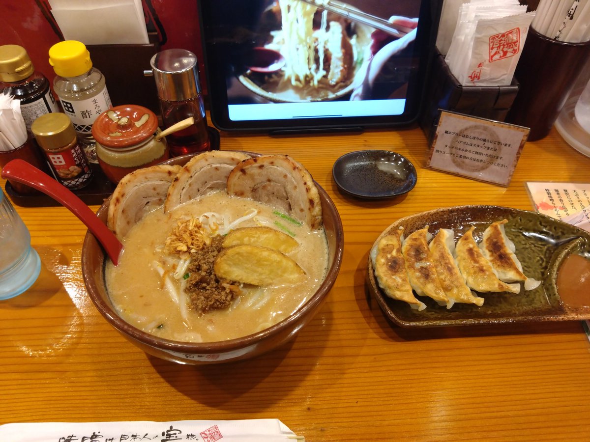 おみつ tweet media