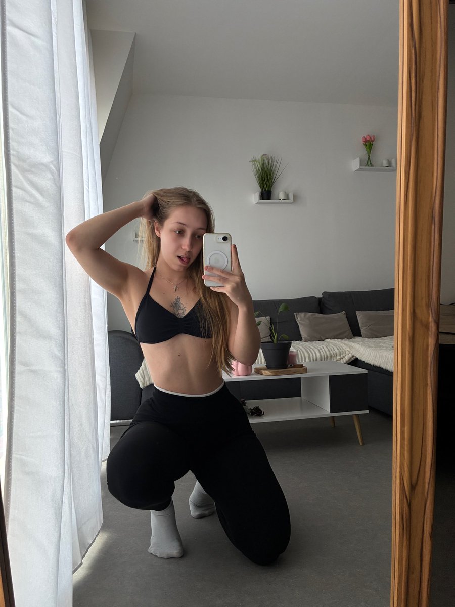 lylybloomfit tweet media