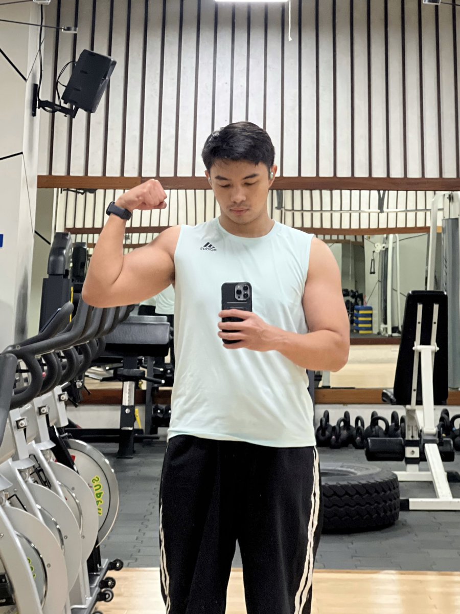 theopido's tweet photo. last pump of the month 🙏🏽 https://t.co/5D8HuLtLTe