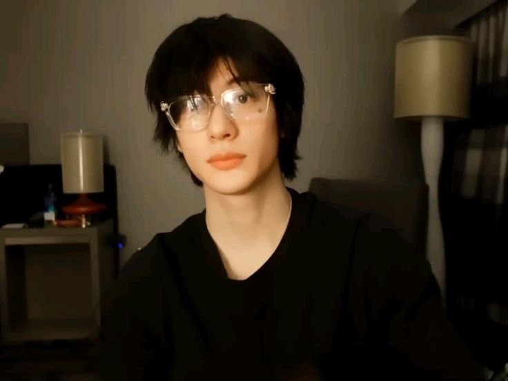 Base umum bisa follow @cornerfess tweet media