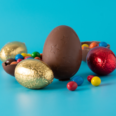 RetailNews1's tweet photo. Irish consumers are set to spend an average of €32 on Easter eggs this year, rising to €40 among households with children. 

#recycling #eastereggs #easter #fmcg #retailnews 

https://t.co/2kpQtdl21Z https://t.co/D9HVRClvzQ