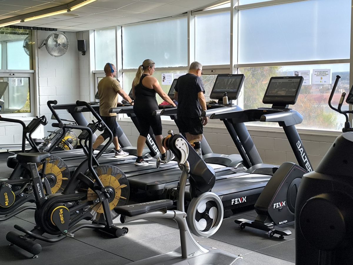 El Vendrell reforça els complexos esportius amb una millora i ampliació de l'oferta d'activitats dirigides.
L'objectiu és promoure els hàbits saludables i augmentar la cohesió social a través de la pràctica esportiva.