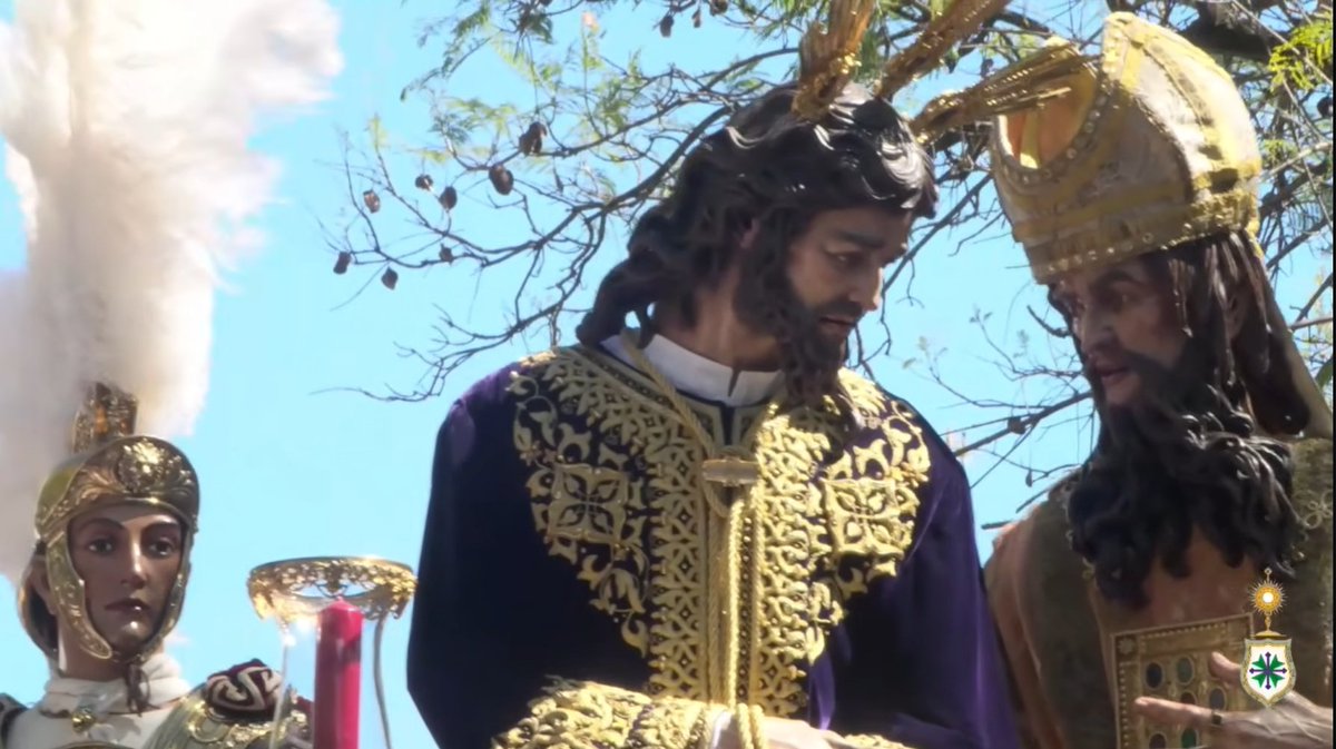Desde la distancia pero otro año más viendo la salida del Señor 🥹🤍
Pd: <a href="/HdadSanGonzalo/">Hermandad de San Gonzalo</a> Gracias